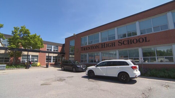 The facade of Trenton High School.