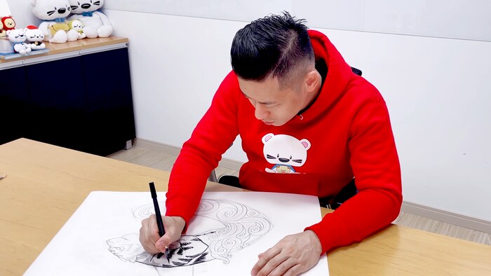 赖嘉晟正设计温哥华加人队农历虎年特别球衣。（上游动漫）
