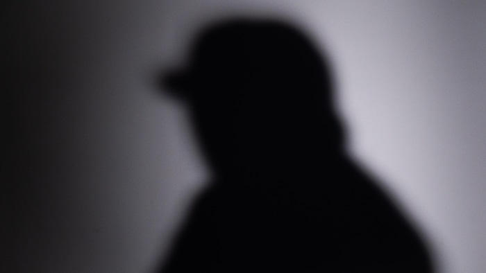 Une ombre projetée sur un mur.