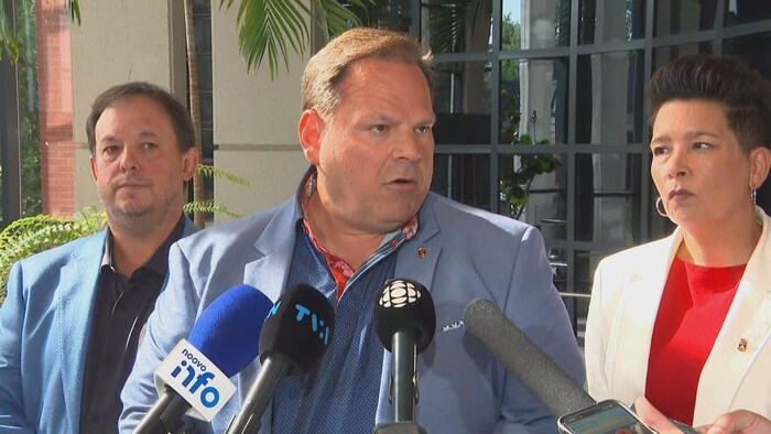 Stéphane Lachance, chef de l’opposition à l’Hôtel de Ville de Québec, en point de presse jeudi.