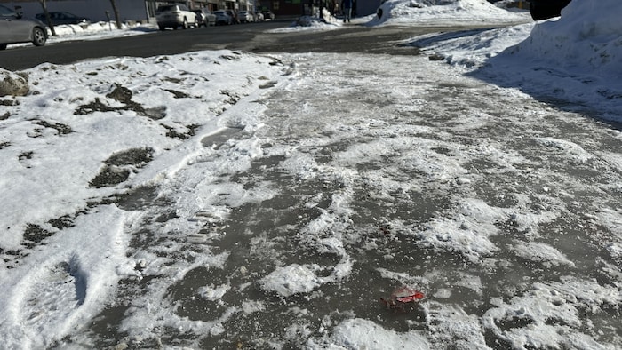 Trottoir glacé.