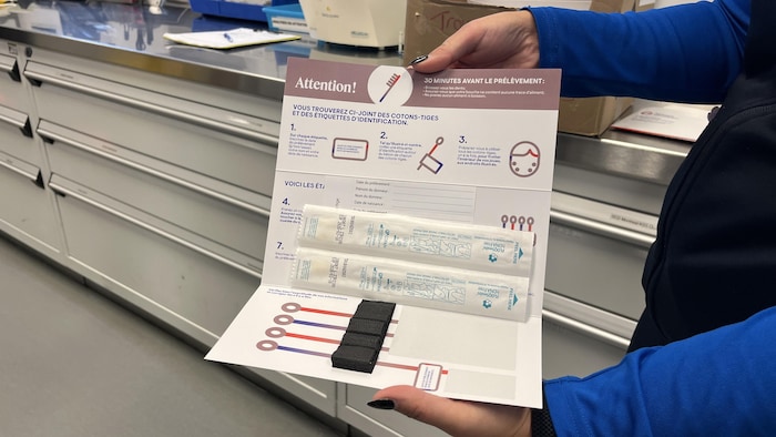 La trousse offerte par Héma-Québec aux potentiels donneurs de cellules souches.