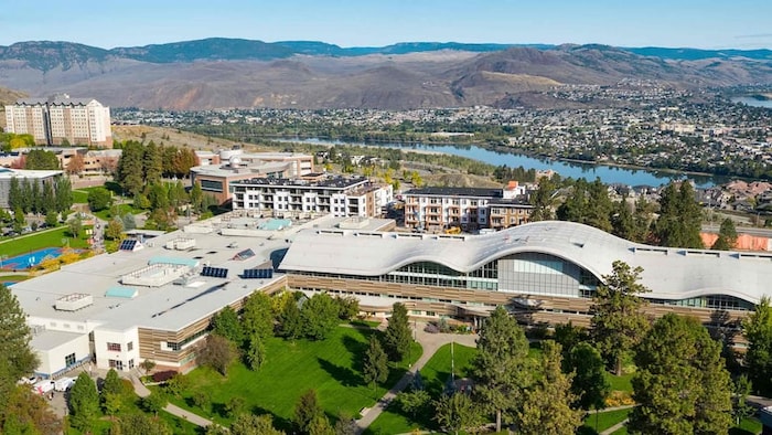 Plan aérien d'un campus universitaire.