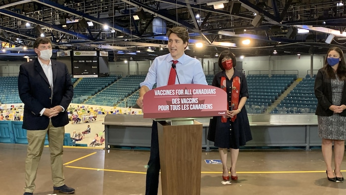 Justin Trudeau prononce une allocution.
