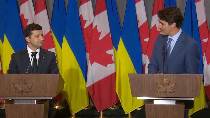 El Presidente ucraniano y el Primer Ministro canadiense en una rueda de prensa.