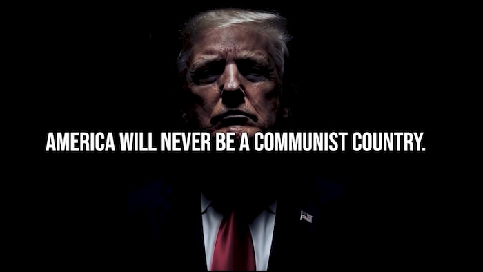 Donald Trump sur un fond noir avec la phrase « L'Amérique ne sera jamais un pays communiste »,