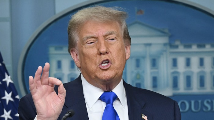 Le président Trump répond aux questions des journalistes dans la salle de presse de la Maison-Blanche, le 27 juin 2025.