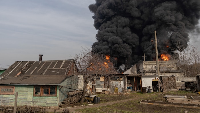 Un bâtiment incendié.