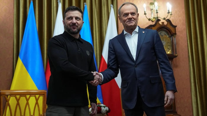 Le premier ministre de la Pologne, grand défenseur de l’Ukraine, a reçu le président Zelensky à Varsovie le 15 janvier dernier.