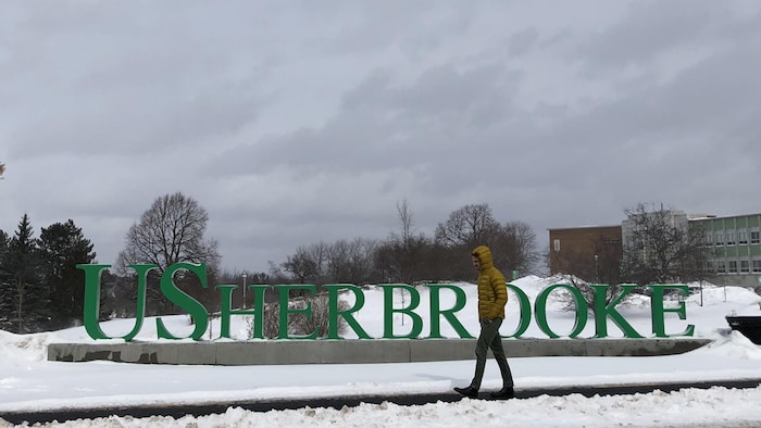 Le campus de l'Université de Sherbrooke en hiver.