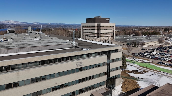 Une vue aérienne de l'UQAC. 
