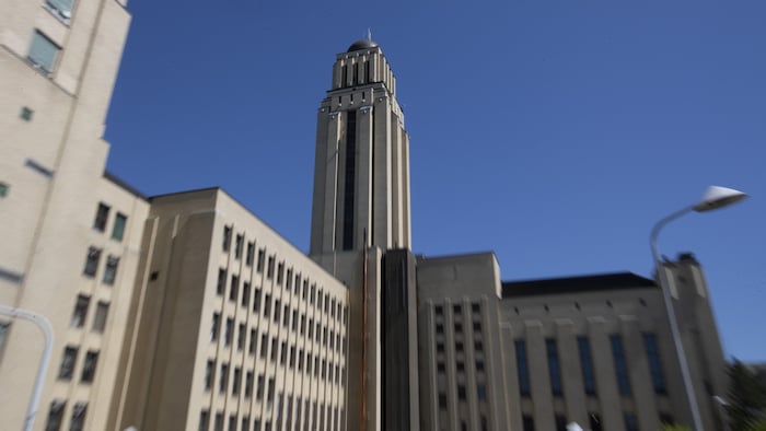 Des édifices de l'Université de Montréal.