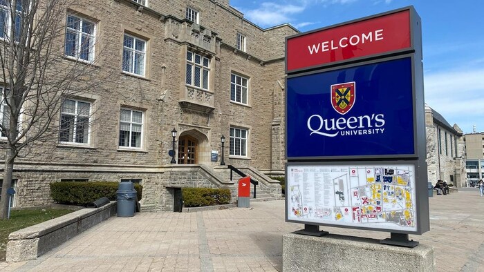 Affiche de l'Université Queen's, en Ontario.