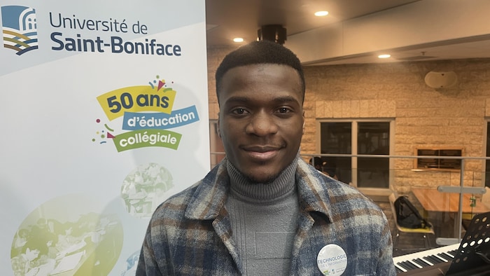 Bill Eseke, étudiant à l'Univeristé de Saint-Boniface, le 03-03-2026.