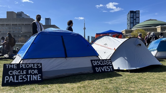 لقطة من داخل المخيم الاحتجاجي في جامعة تورونتو اليوم.
