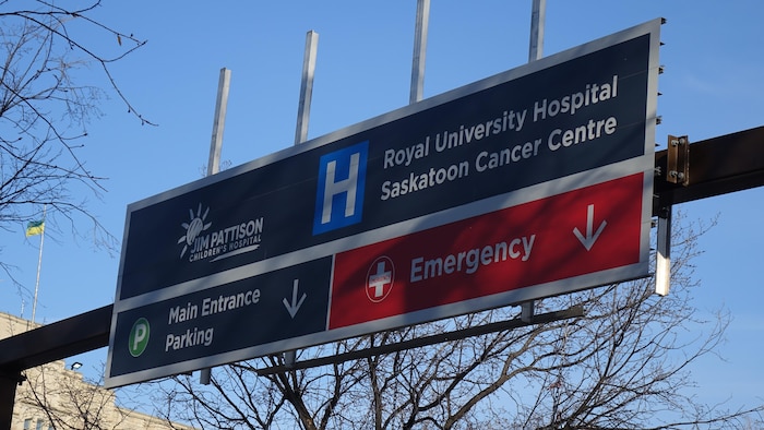 L'entrée du Service des Urgences de l'Hôpital royal universitaire de Saskatoon, en Saskatchewan, le 20 décembre 2023.