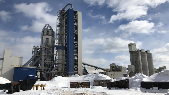 L'usine de Ciment McInnis à Port-Daniel-Gascons
