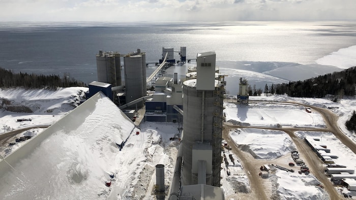 L'usine de Ciment McInnis à Port-Daniel-Gascons