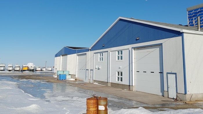 La devanture de l'usine de Total Océan à Havre-aux-Maisons.