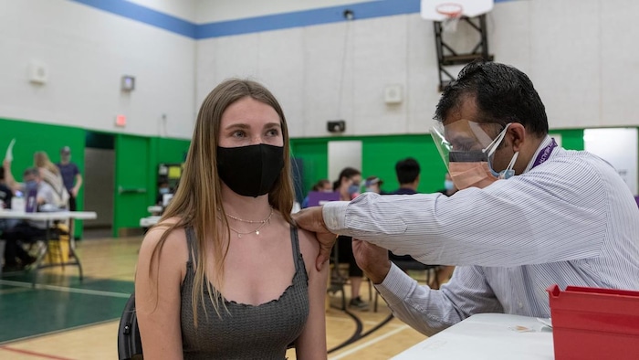 安大略省从今年 7 月 5 日开始，给 12 - 17 岁年龄组接种第二剂新冠疫苗。