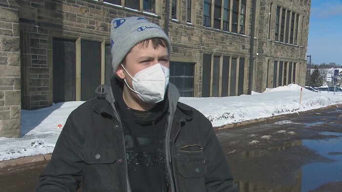 Simon Arseneault à la sortie d'une clinique de vaccination à Moncton.