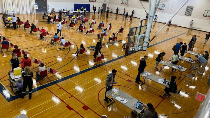 Image de l'une des cliniques de vaccination massive organisée par la Task Force COVID d'Amérique latine à Toronto.