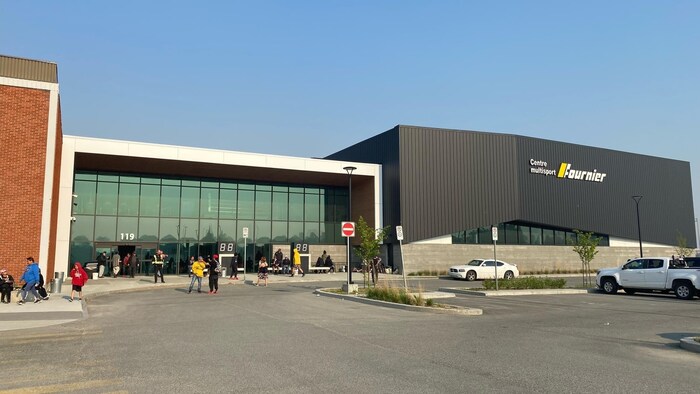 Le centre multisport de Val-d'Or, où sont dirigées les personnes évacuées de plusieurs communautés voisines de la ville.