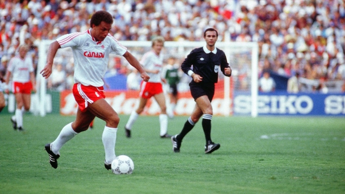 Carl Valentine, en action lors d'une partie contre la France.
