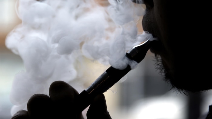 elfbar nachfüll pod läuft aus Commerce illégal de vapoteuses aromatisées : les tabagies pressent Québec  de serrer la vis