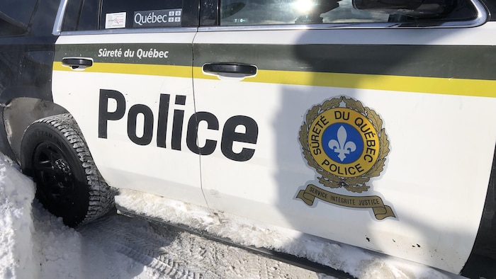 Une voiture de la SQ en hiver.