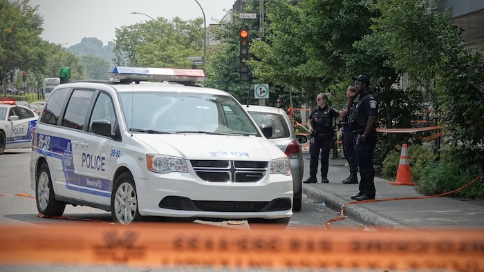 Spvm Riot Un policier gravement blessé après avoir été poignardé à Montréal ...