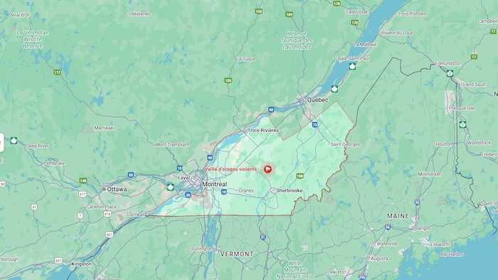 Une carte du Québec, où la zone touchée par la veille d'orage est encerclée.