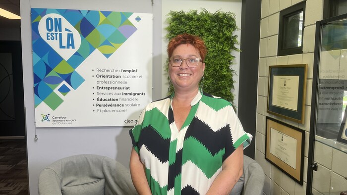 Véronique Bernier, coordonnatrice aux communications et au développement du Carrefour jeunesse emploi Outaouais, dans les locaux de l'organisme.