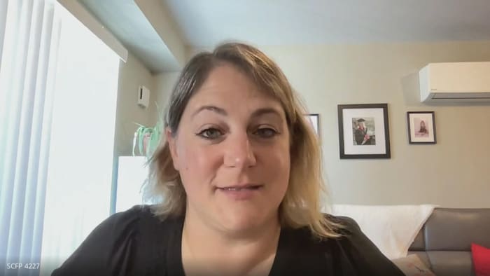 Véronique Fleury en visio conférence chez-elle, dans son salon, lors d'une entrevue le 16 mai 2023.