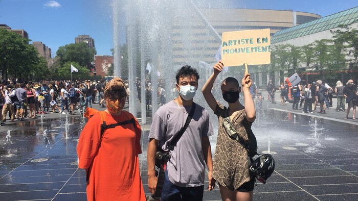 Le milieu des arts vivants descend dans la rue | Radio-Canada