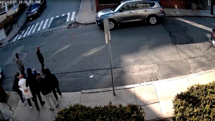 Une capture d'image d'une caméra de surveillance.