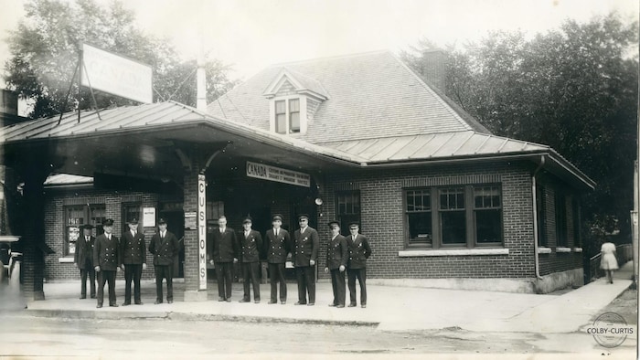 Une photo d'époque de l'ancienne douane. 