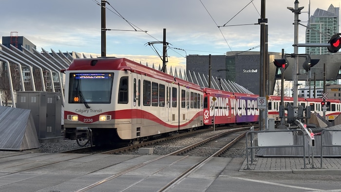 La Ville de Calgary aurait besoin de 49 milliards de dollars d'ici 10 ans pour assurer la pérennité de ses infrastructures dont le train léger.