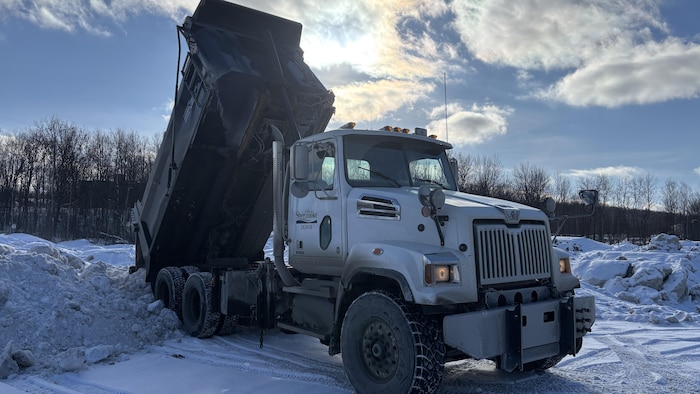 Un camion de la Ville de Sherbrooke. 
