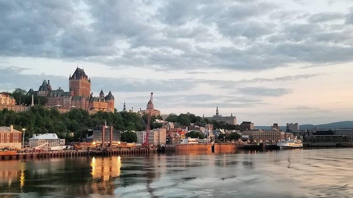 La ville de Québec vue du fleuve Saint-Laurent.