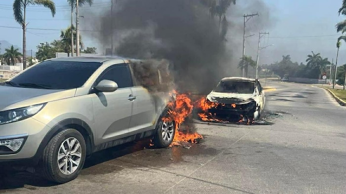Des voitures incendiées