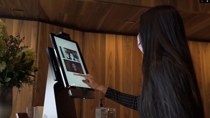 L'Hôtel Le Germain à Montréal a accueilli un projet pilote de Virtual Front Desk pendant quelques semaines en 2020.