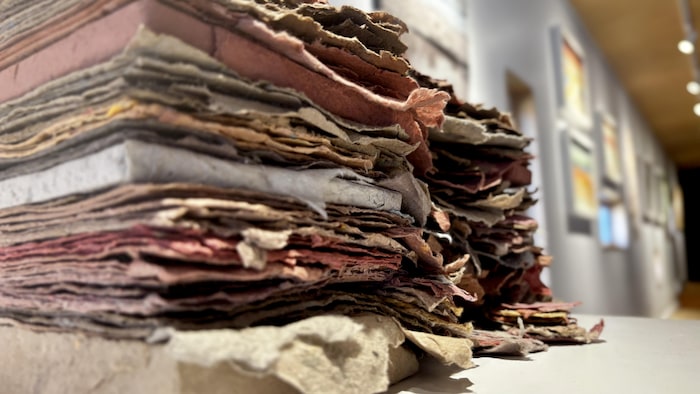 Du papier fait main. 