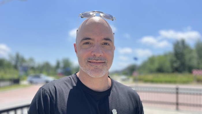 François-Olivier Desmarais sourit à la photographe.