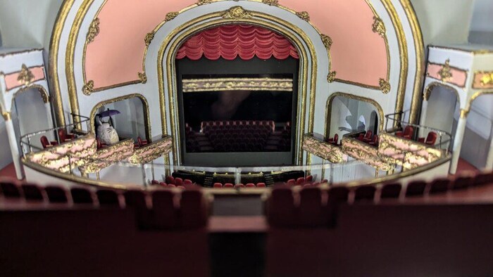 Une maquette de cinéma.