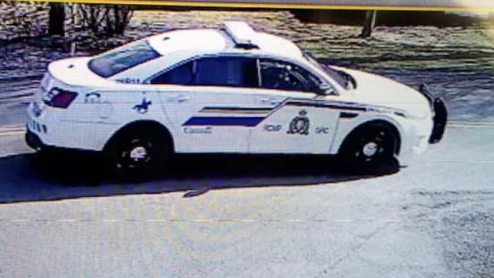 Une photo tirée d'un vidéo de surveillance montrant une autopatrouille de la GRC.