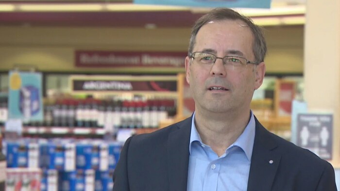 Le président-directeur général responsable de la société des alcools à Terre-Neuve-et-Labrador, Bruce Keating.