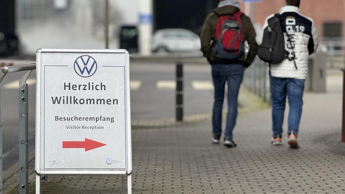 Des travailleurs à l'usine de Baunatal, en Allemagne. 