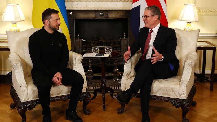 Le président ukrainien Volodymyr Zelensky a rencontré le premier ministre britannique Keir Starmer au 10 Downing Street le 1er mars 2025.