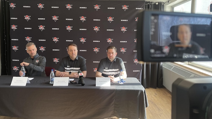  David Boies, directeur des opérateurs des Voltigeurs, Yanick Lemay, directeur-gérant des Voltigeurs, et Sylvain Favreau, entraîneur-chef des Voltigeurs.